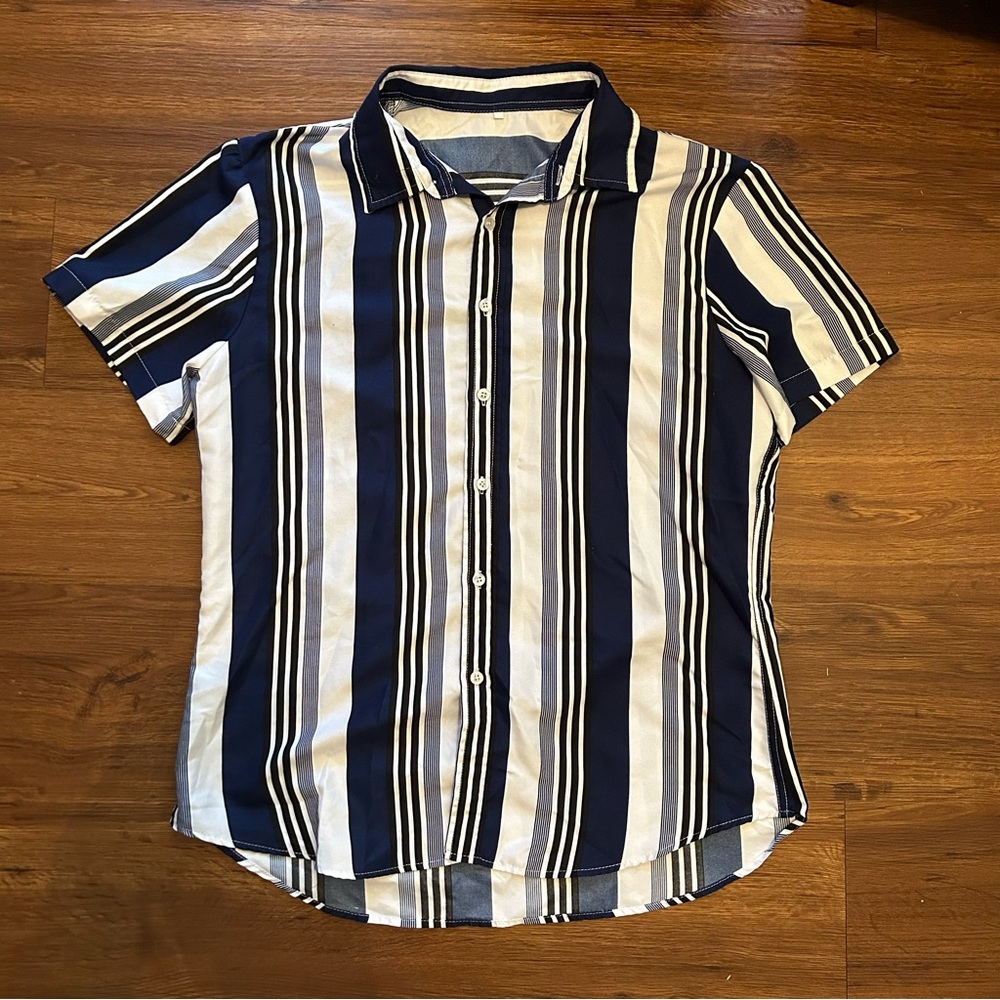 Striped Short Sleeve Button Down Shirt Size M